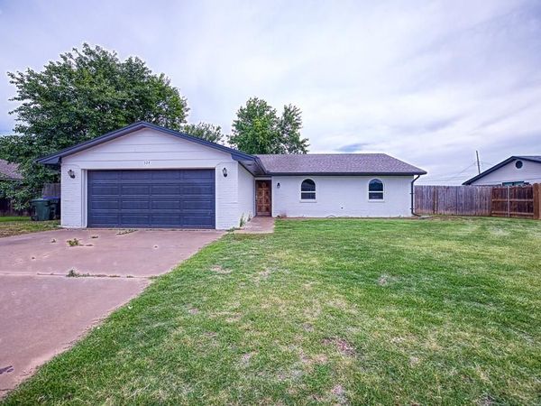 524 Skyview Drive, Watonga, OK 73772