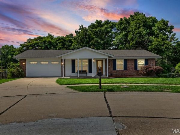 11918 Wexford Place Drive, Maryland Heights, MO 63043