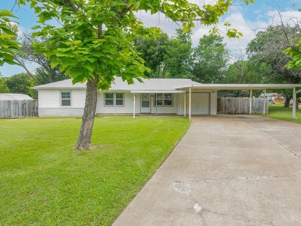 5205 Roxie Street , Haltom City, TX 76117