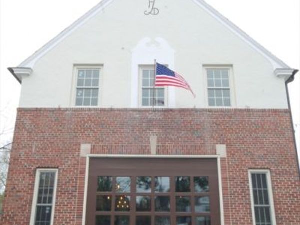 1043 Sumner Ave, Springfield, MA 01118