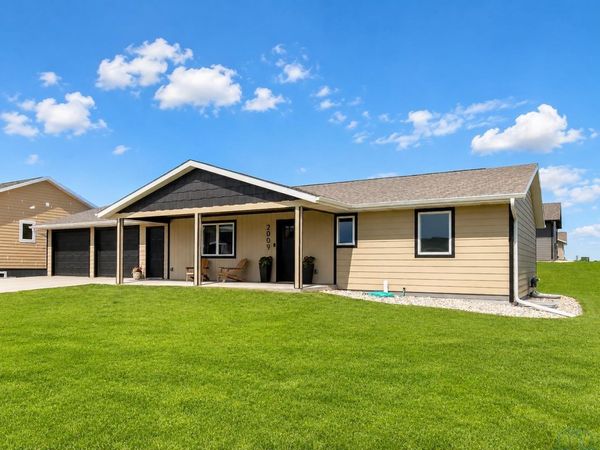 2009 Walnut St., Hull, IA 51239