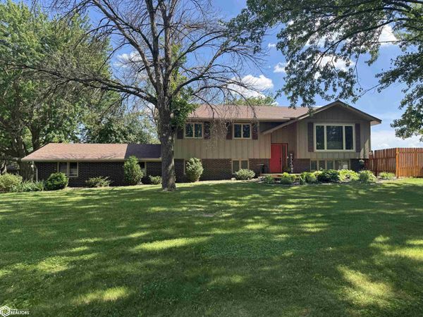 8 Maplewood Drive, Humboldt, IA 50548