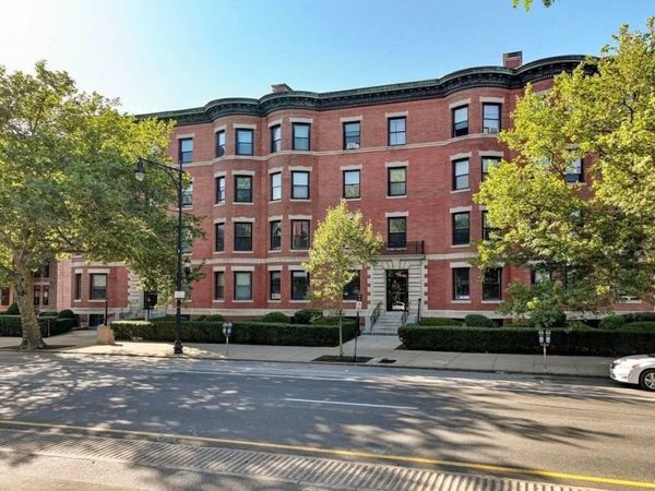 1064 Beacon Street, Unit 9, Brookline, MA 02446