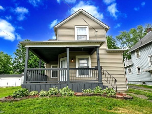 2221 9th Street SW, Akron, OH 44314
