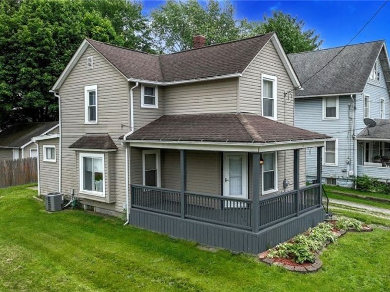2221 9th Street SW, Akron, OH 44314 Photo 2