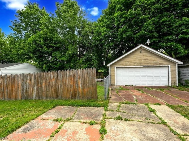 2221 9th Street SW, Akron, OH 44314 Photo 5