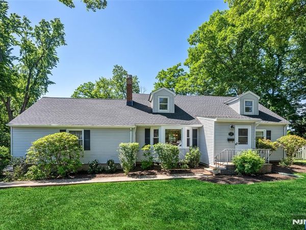 12 Waibel Drive, ALLENDALE, NJ 07401