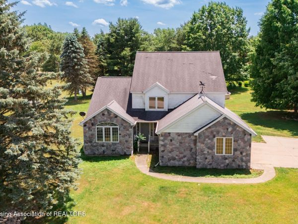 3384 Camino Del Sol Drive, Williamston, MI 48895