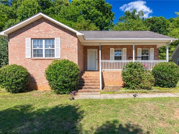 1528 Ambridge Court , High Point, NC 27235