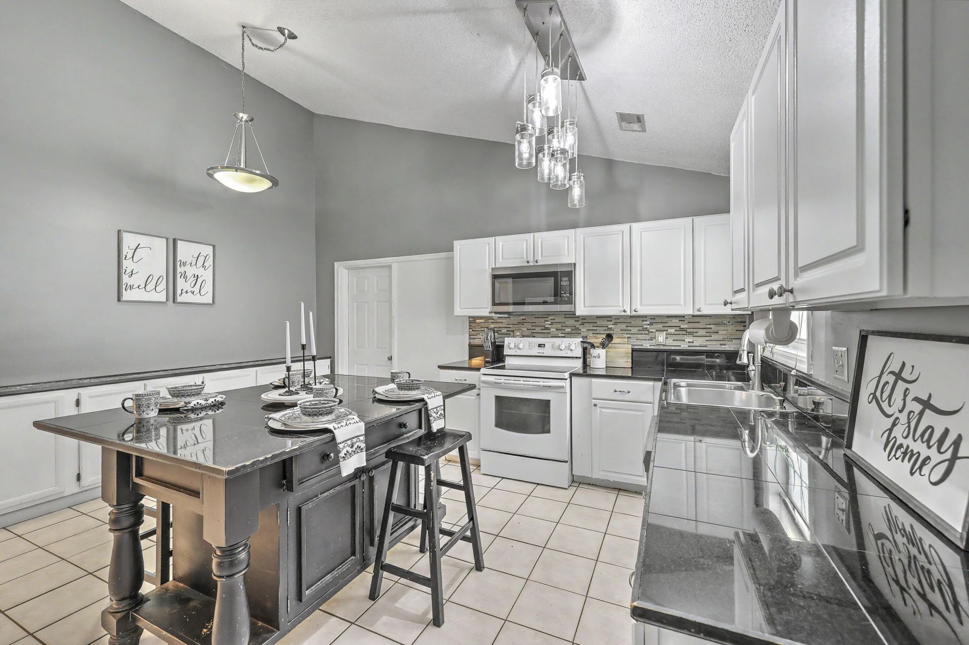 106 Bradd Street Photo 11
