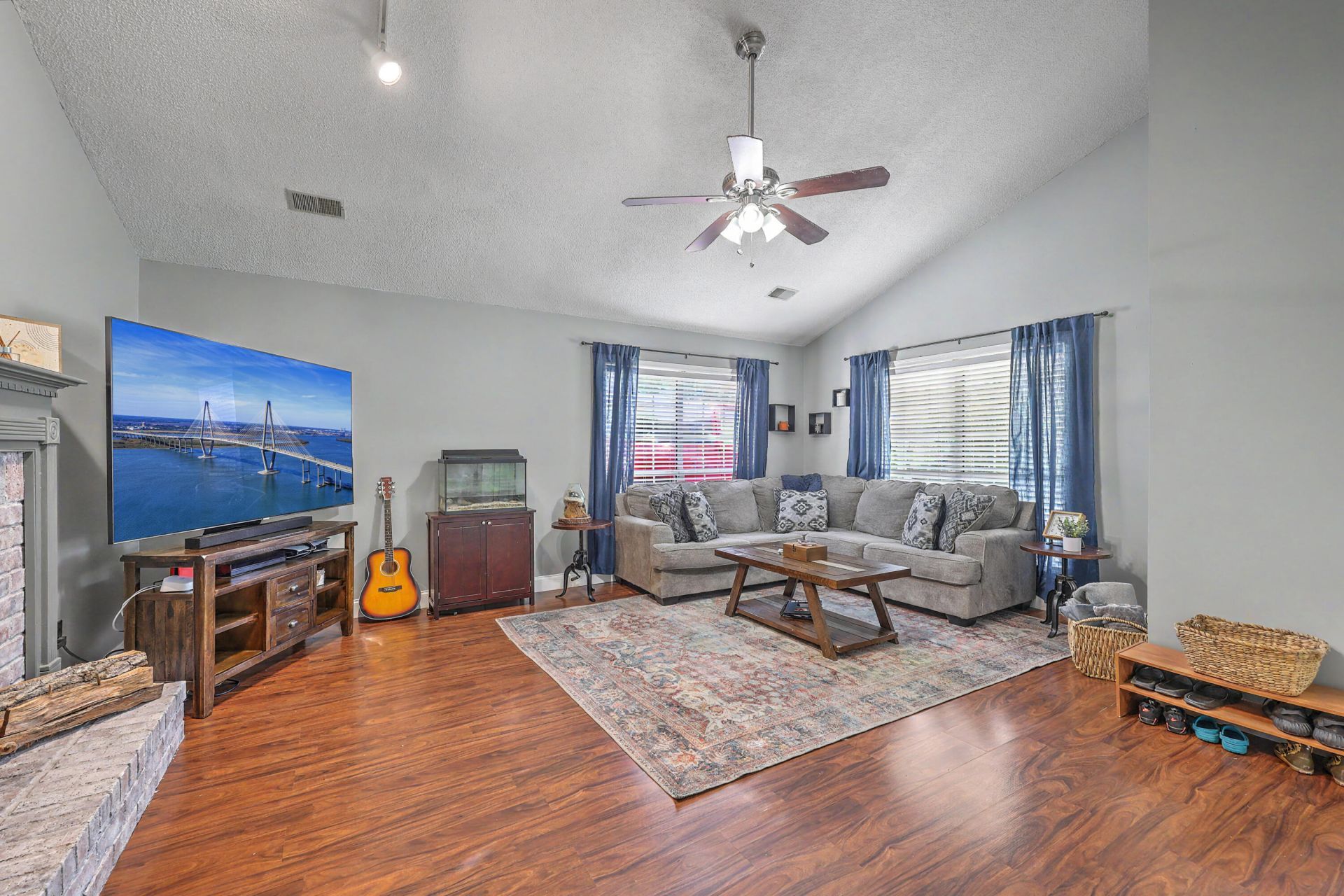106 Bradd Street Photo 4