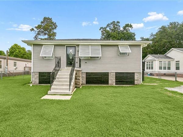 2920 FARMSITE Road , Violet, LA 70092