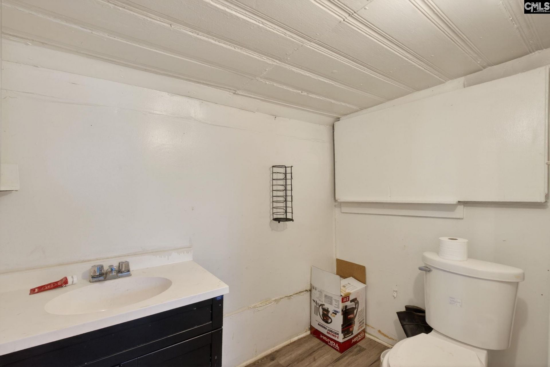 1002 Eastman Street Photo 10