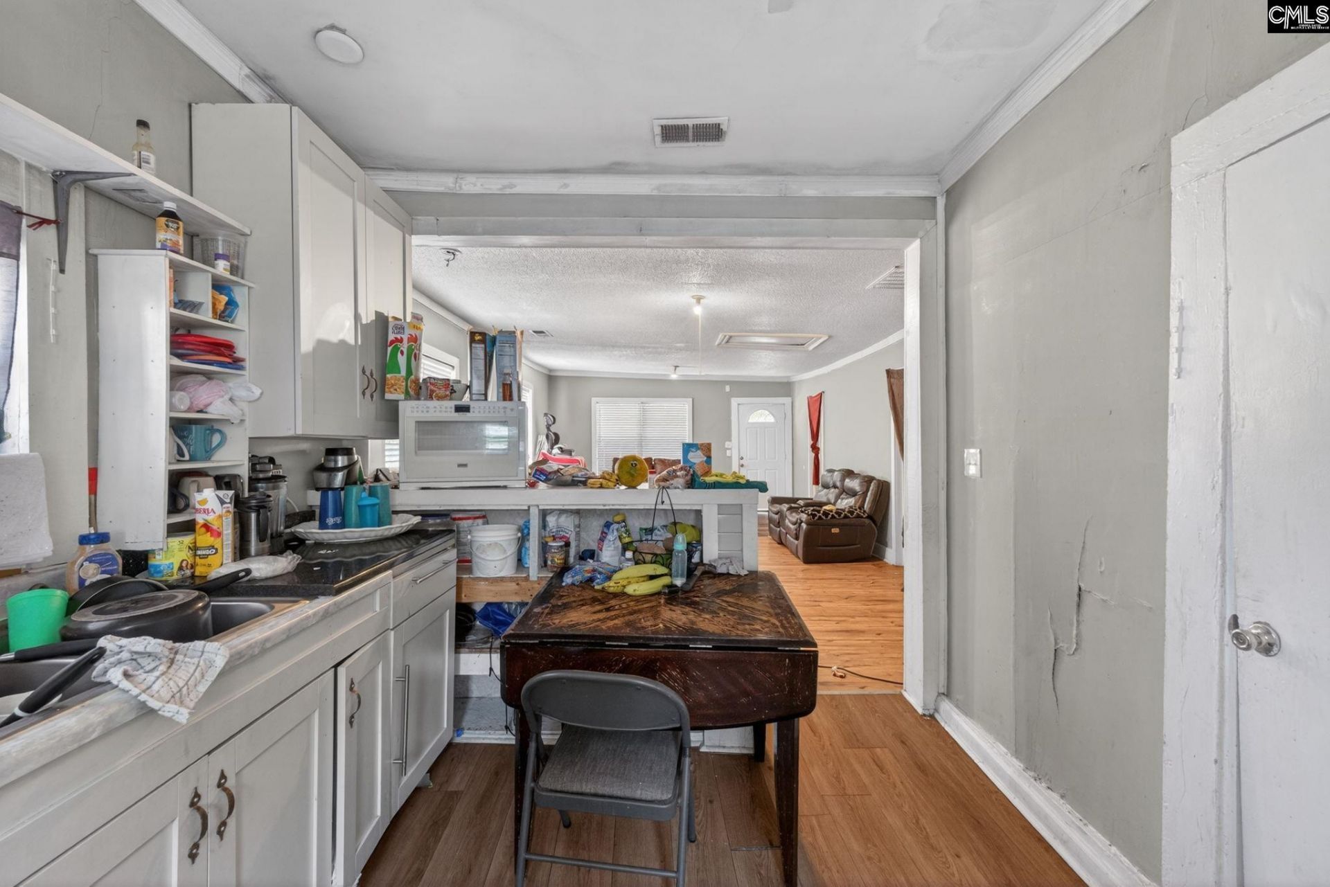 1002 Eastman Street Photo 9