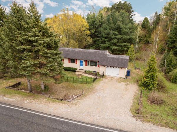 10510 Shady Lane E, Suttons Bay, MI 49682