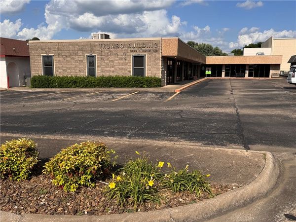 3024 N Market Avenue , Fayetteville, AR 72703