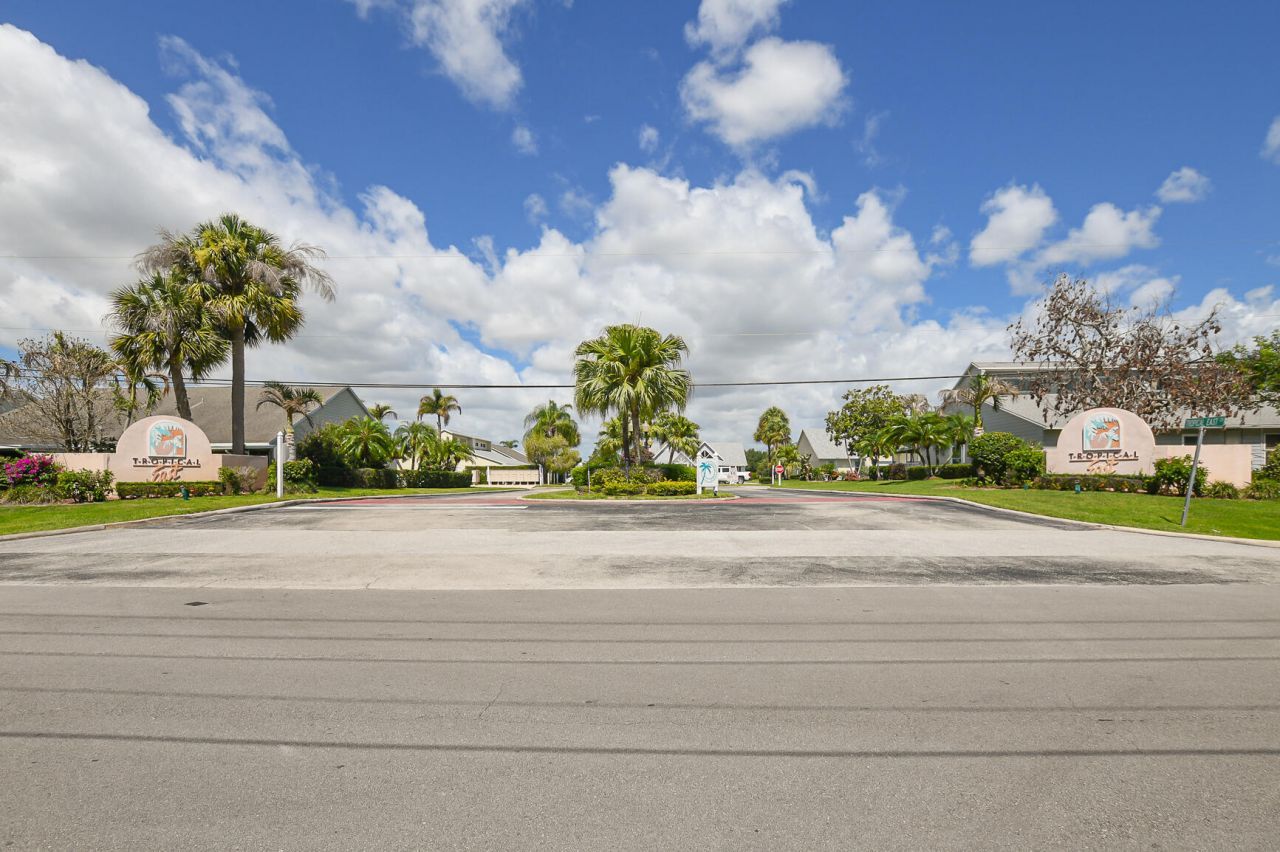 2640 SE Tropical E Circle, Port Saint Lucie, FL 34952 Photo