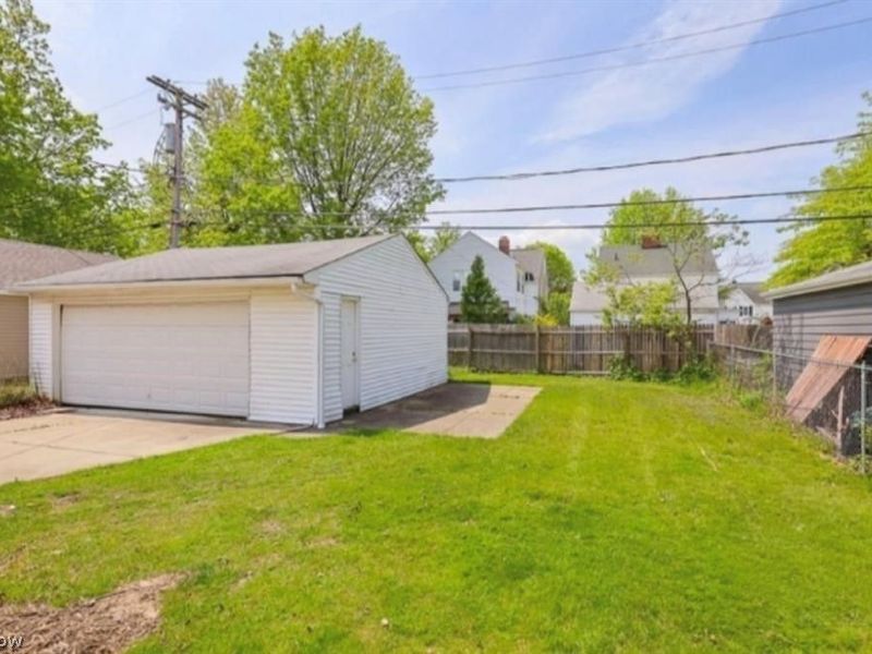 144 E 208th Street, Euclid, OH 44123 Photo 3