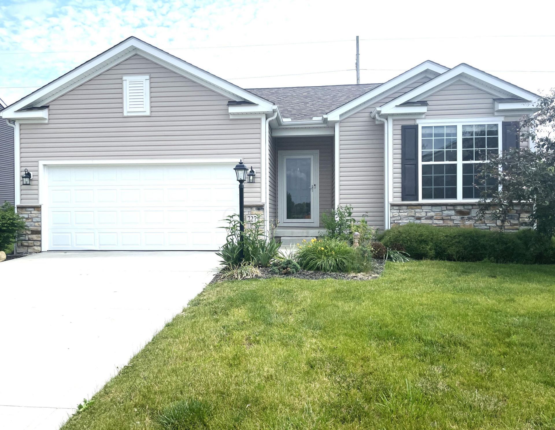 727 Lorenzo Drive , Marysville, OH 43040 Main Photo