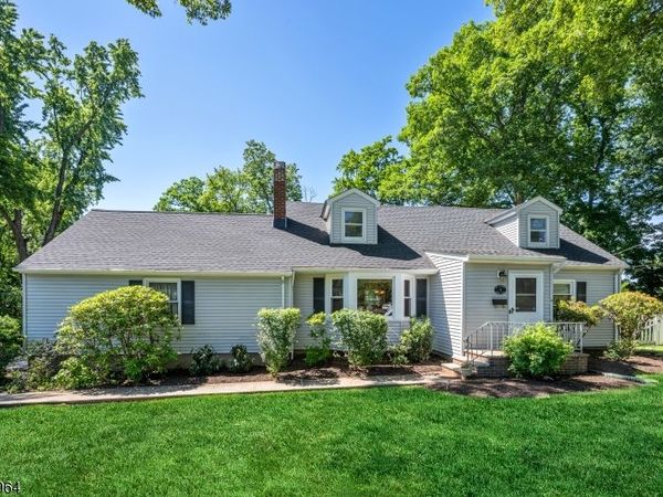 12 Waibel Dr, Allendale, NJ 07401