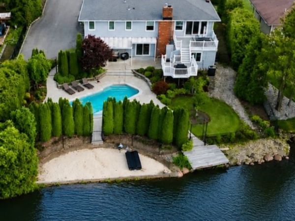 207 High Crest Dr, West Milford, NJ 07480