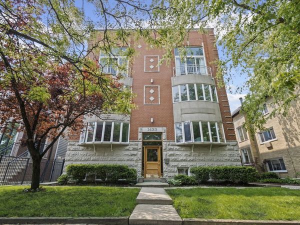 1433 W Belle Plaine Avenue , Unit 2E, Chicago, IL 60613