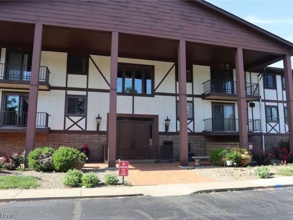 4849 Grace Road, Unit 121, North Olmsted, OH 44070