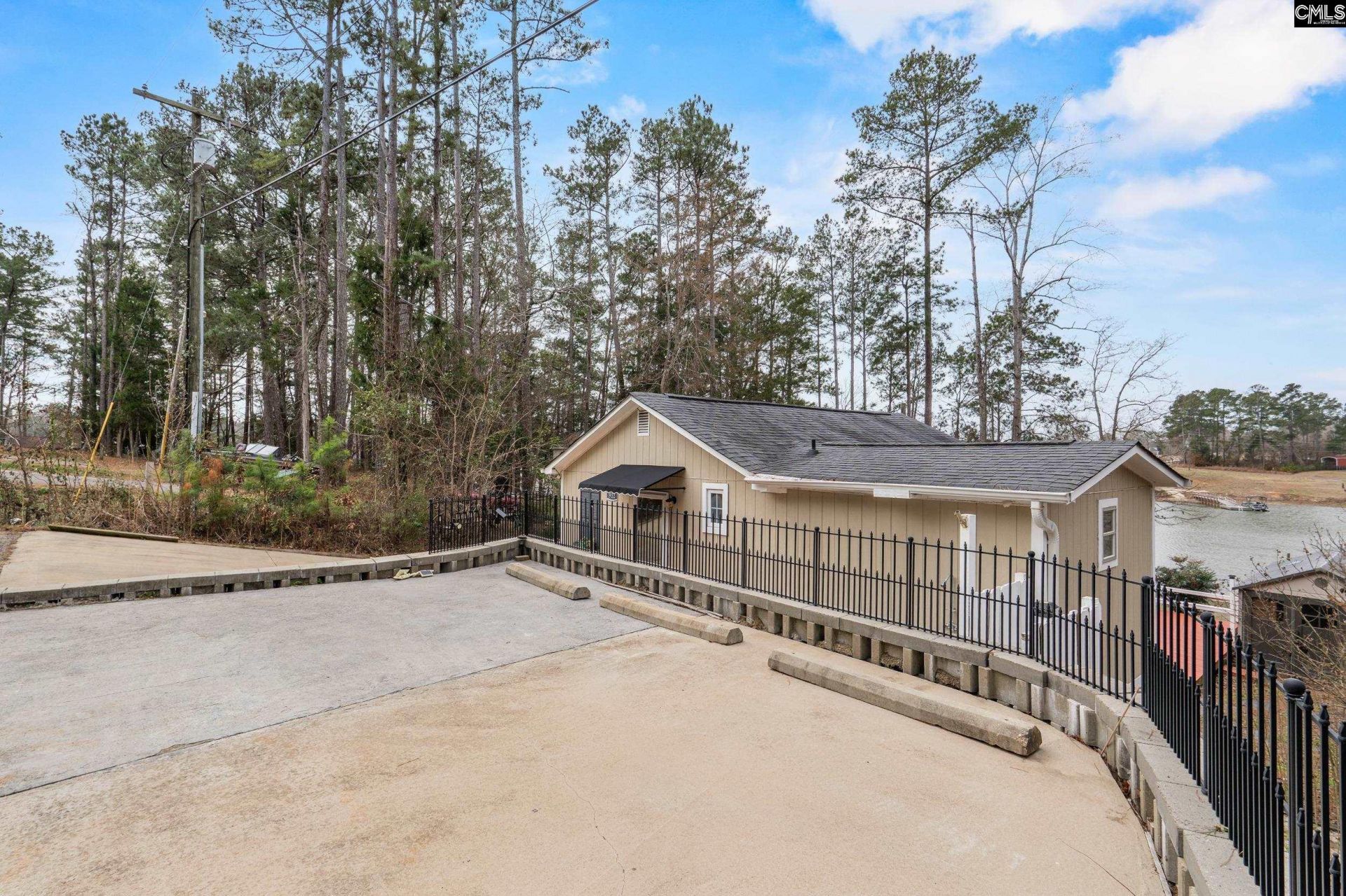 912 Lakewood Drive  Photo 4