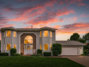 7855 Upper 26th Street N, Oakdale, MN 55128