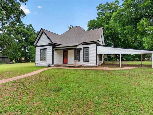 107 S Washington Street, Cleburne, TX 76031