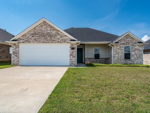 1806 Forestdale , Whitehouse, TX 75791