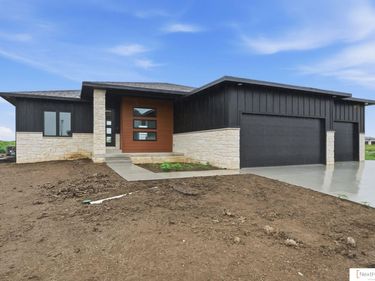 8921 Dragonfly Lane, Lincoln, NE 68526