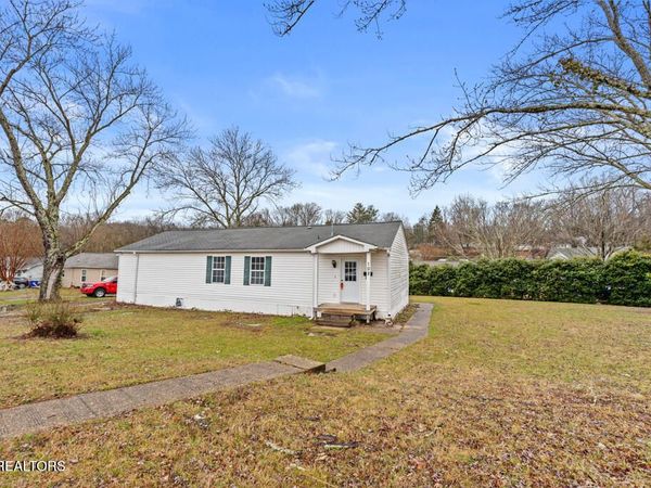 102 Lawton Rd, Oak Ridge, TN 37830