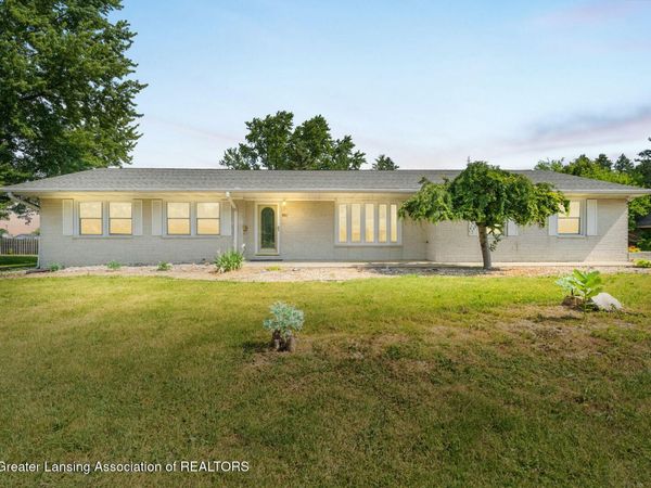 900 W Mcconnell Street, St. Johns, MI 48879