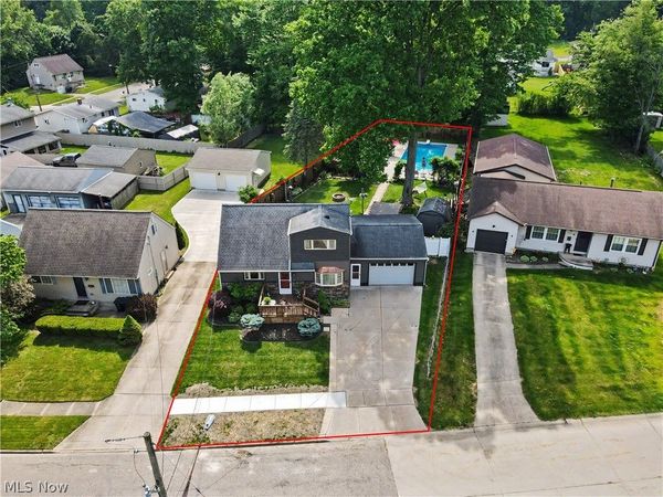 806 Tallkron Drive, Akron, OH 44305