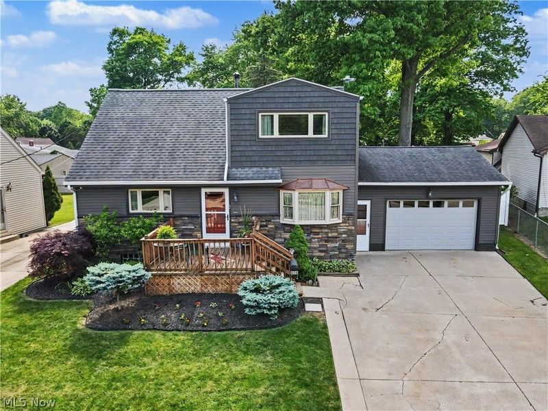 806 Tallkron Drive, Akron, OH 44305 Photo 2