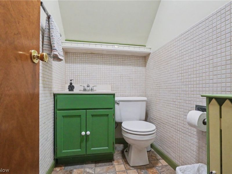 806 Tallkron Drive, Akron, OH 44305 Photo 22