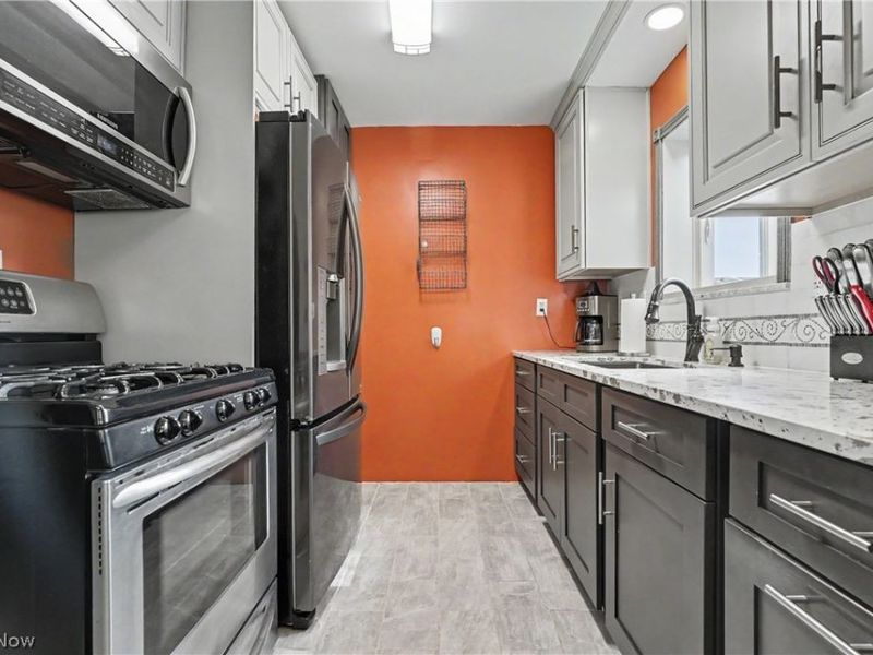 806 Tallkron Drive, Akron, OH 44305 Photo 7