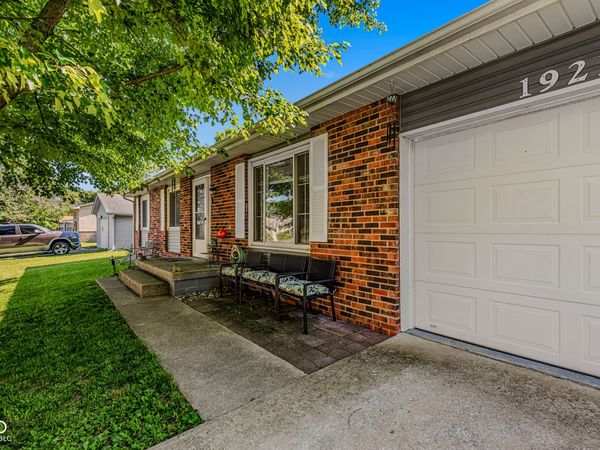 1921 Lockerbie Drive , Columbus, IN 47203