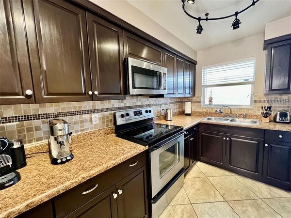 160 NE 8th Avenue, Unit 1b, Hallandale Beach, FL 33009