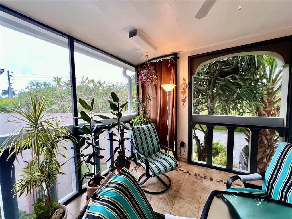 160 NE 8th Avenue, Unit 1b, Hallandale Beach, FL 33009 Photo