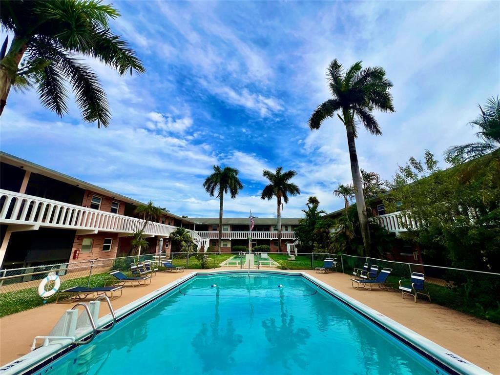 160 NE 8th Avenue, Unit 1b, Hallandale Beach, FL 33009 Photo