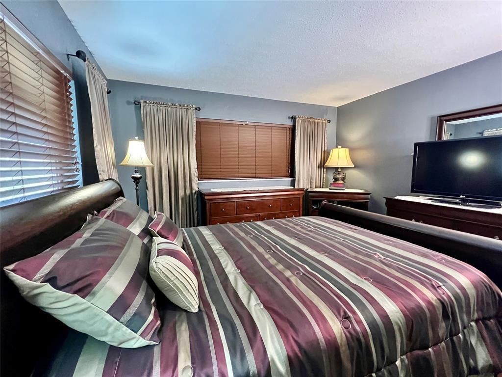 160 NE 8th Avenue, Unit 1b, Hallandale Beach, FL 33009 Photo