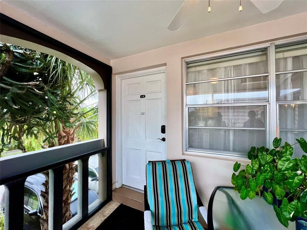 160 NE 8th Avenue, Unit 1b, Hallandale Beach, FL 33009 Photo