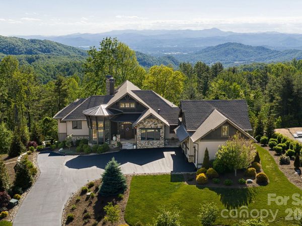 31 Bear Tree Court, Hendersonville, NC 28792