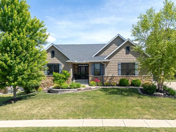 6234 Whispering Hill Court , Bettendorf, IA 52722