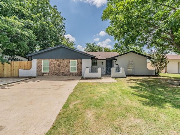 6532 Moonglow Lane , Watauga, TX 76148