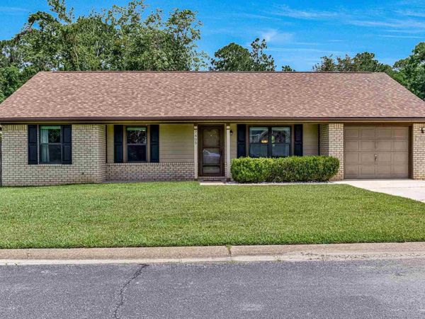 7605 Old Hickory Dr, Pensacola, FL 32507