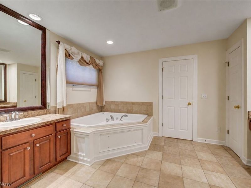 6424 Oak Point Estates, Lorain, OH 44053 Photo 25