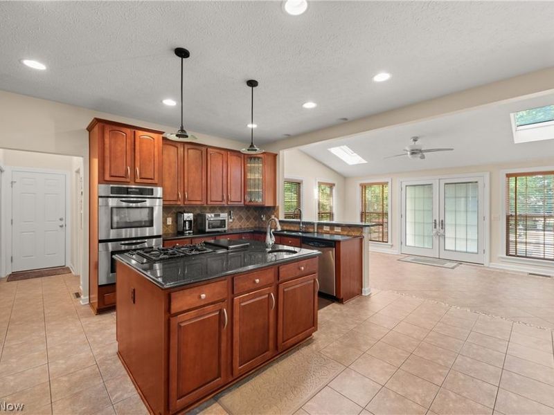 6424 Oak Point Estates, Lorain, OH 44053 Photo 8